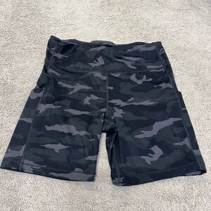 Athleta Large 7” stash shorts